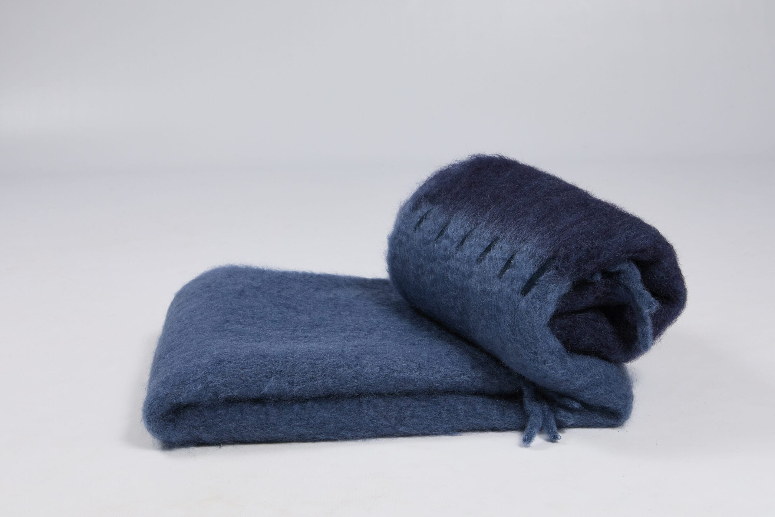 27/2/19 Stitching ST-29. Mantas Ezcaray, Ezcaray (La Rioja), Spain. Photo by James Sturcke | sturcke.org