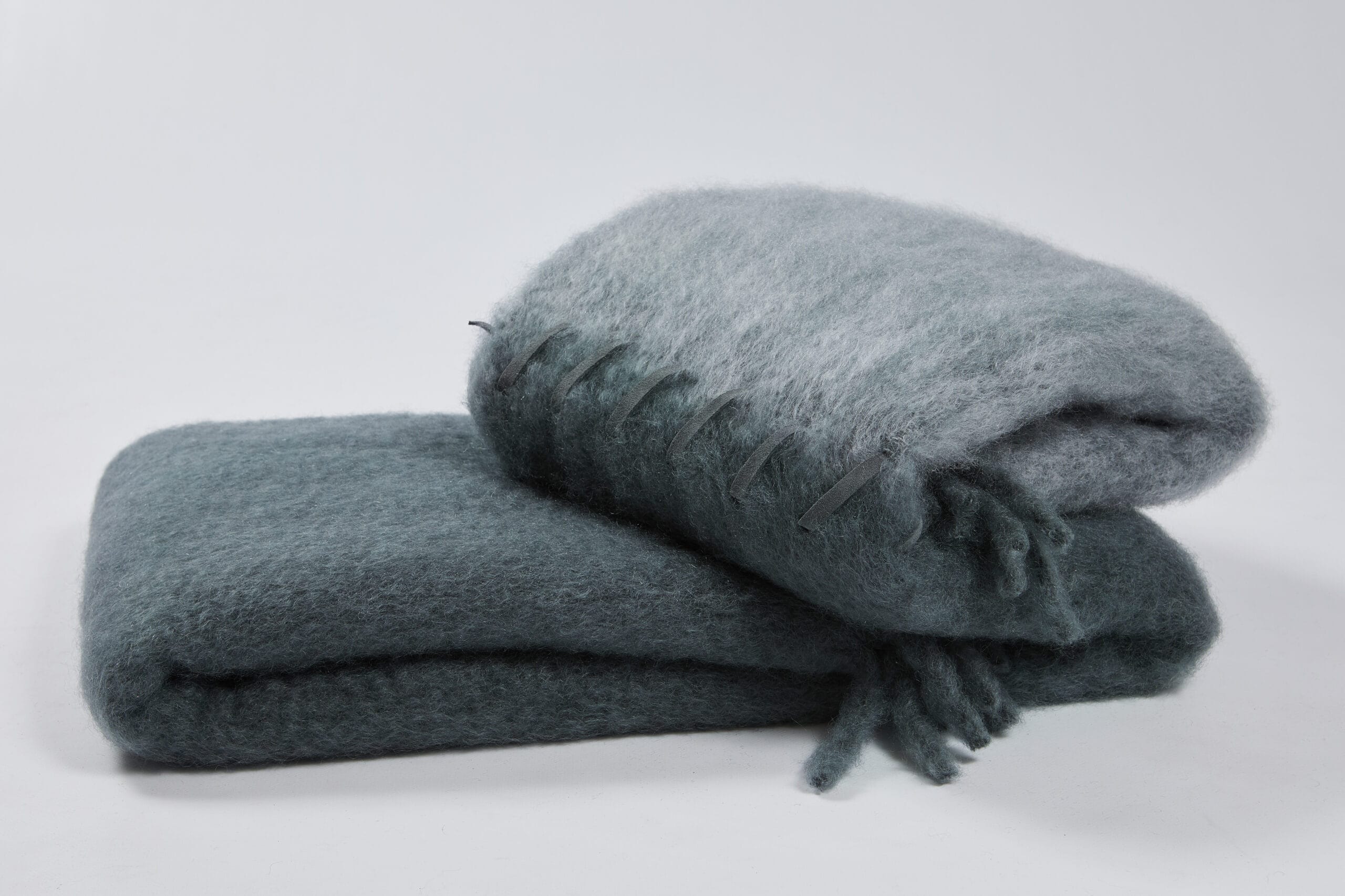 13/2/18 ST-8 Stitching. Mantas Ezcaray, Ezcaray, La Rioja, Spain. Photo by James Sturcke | sturcke.org